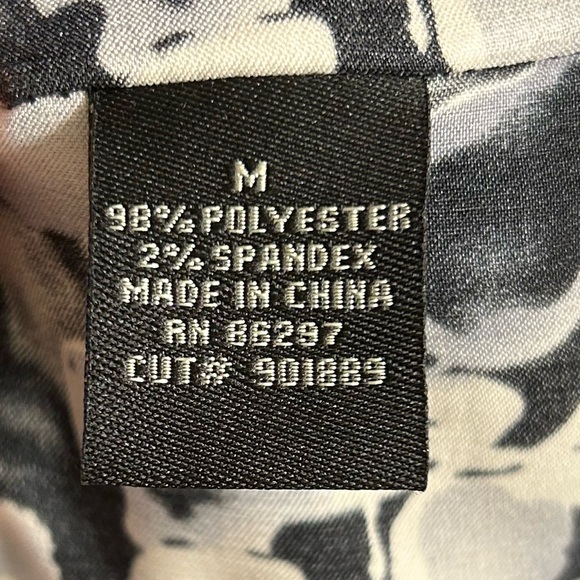 Rare BCBG maxazria Black White Pink Floral Silky Poncho Top Women’s Medium - Picture 3 of 7